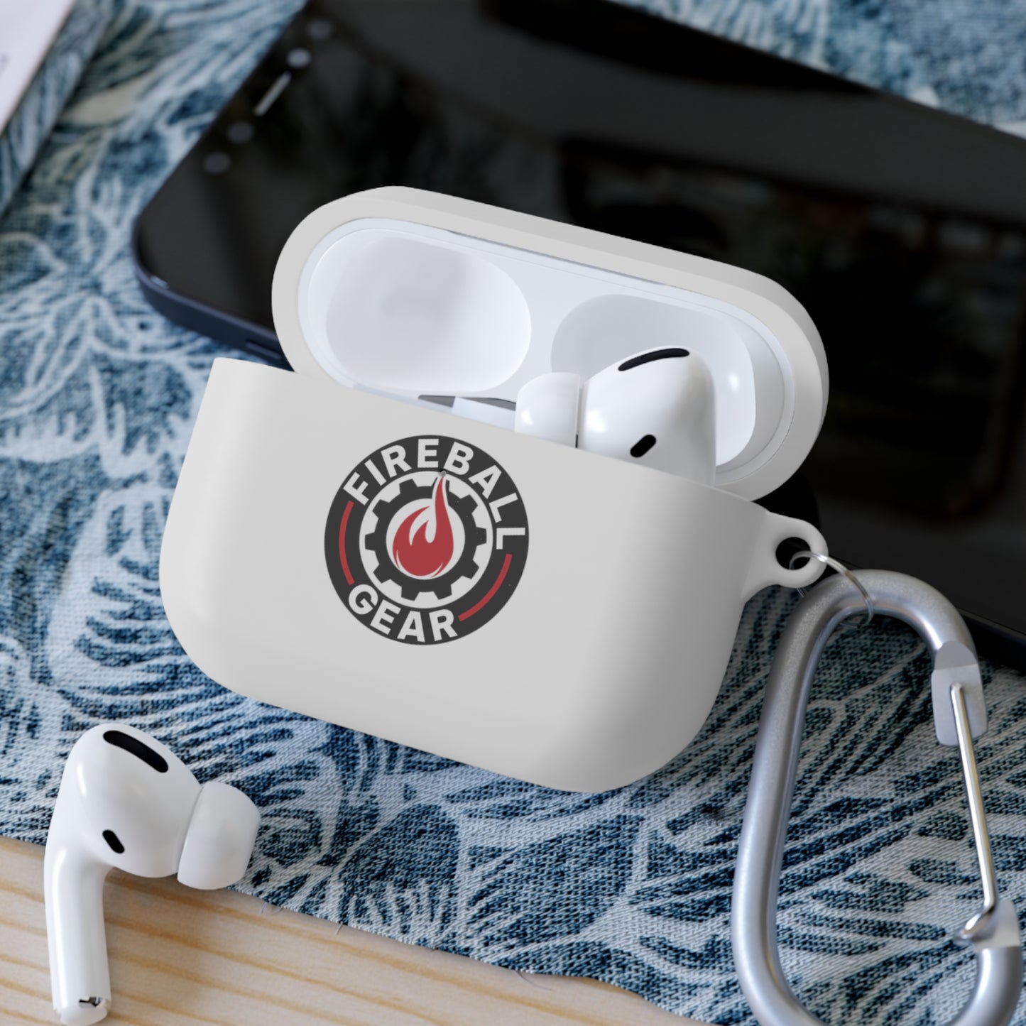 Fireball Gear - Flame & Gear Circle - Negro y rojo - Suba su propia imagen de código de barras de gimnasio personal para imprimirla en la parte posterior - Funda para AirPods