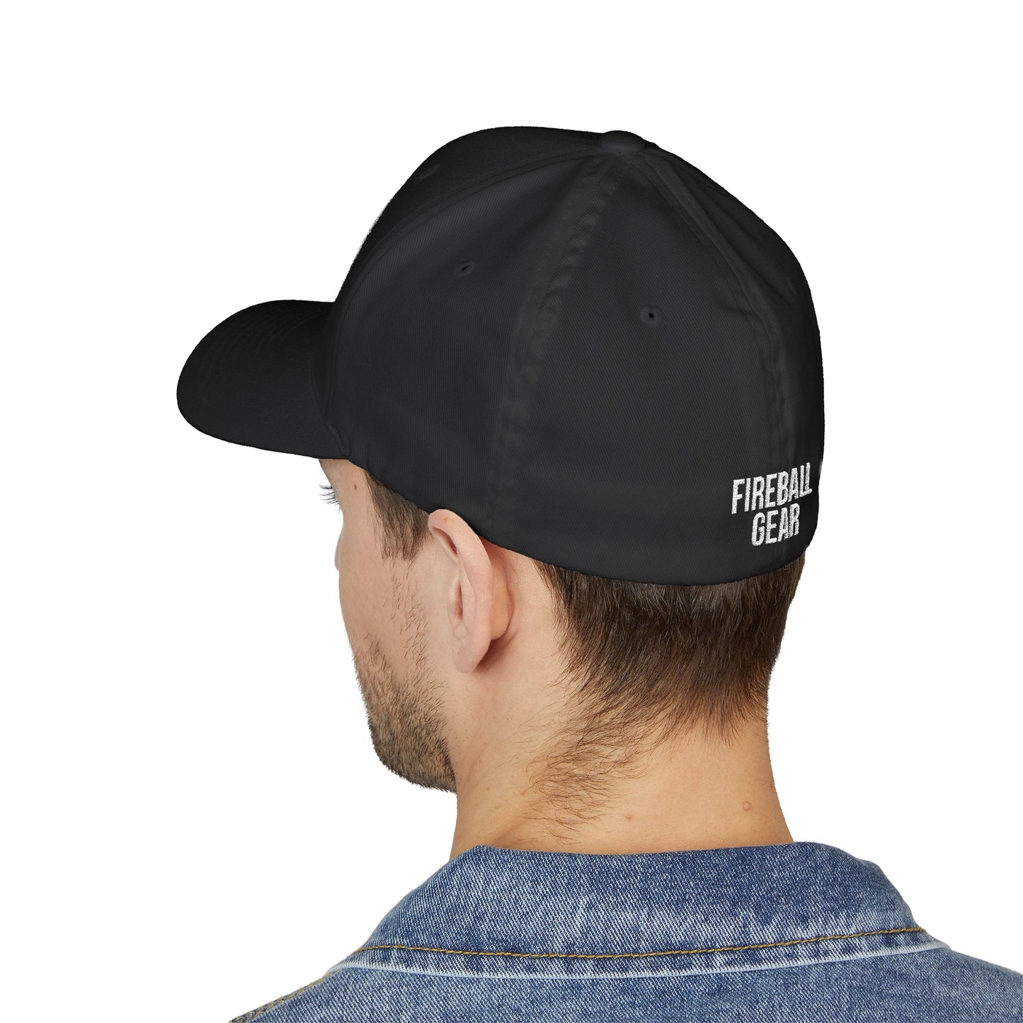 Gorra de béisbol bordada FlexFit de la serie Beast Mode - Flame & Gear - Blanca