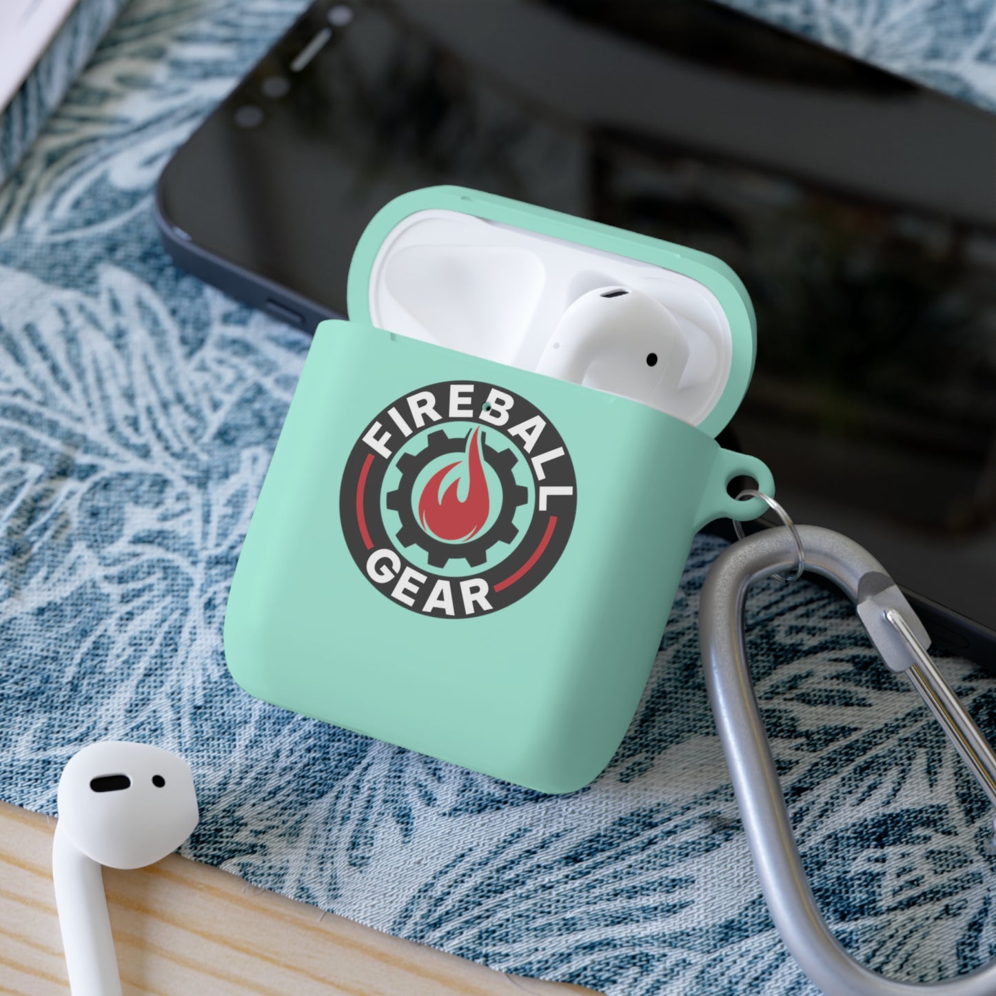 Fireball Gear - Flame & Gear Circle - Negro y rojo - Suba su propia imagen de código de barras de gimnasio personal para imprimirla en la parte posterior - Funda para AirPods