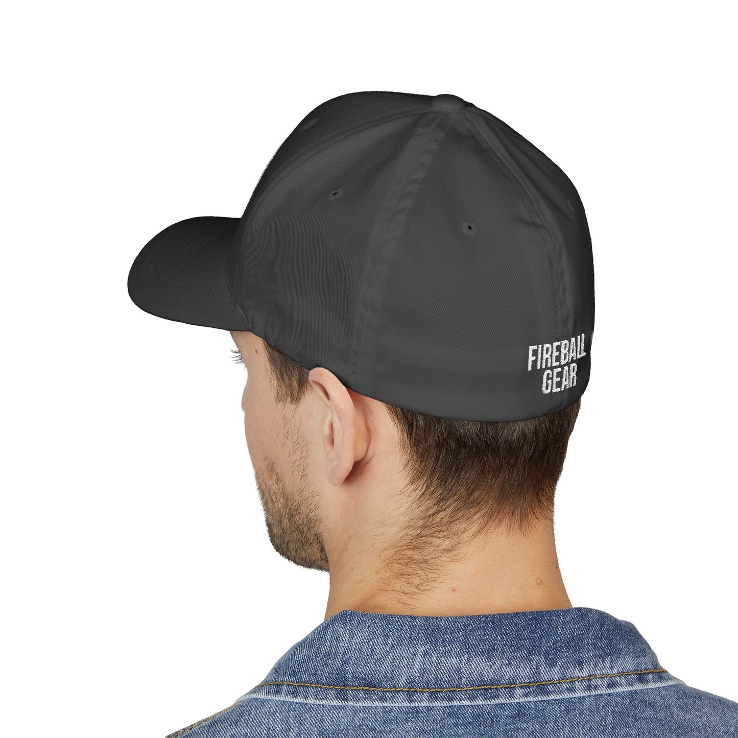 Gorra de béisbol bordada FlexFit de la serie Beast Mode - Flame & Gear - Blanca