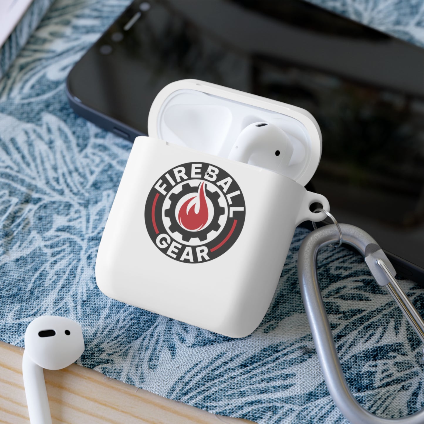 Fireball Gear - Flame & Gear Circle - Negro y rojo - Suba su propia imagen de código de barras de gimnasio personal para imprimirla en la parte posterior - Funda para AirPods