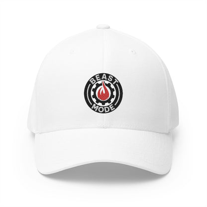 Beast Mode Series – Flame &amp; Gear Circle – FlexFit-Baseballkappe mit Stickerei