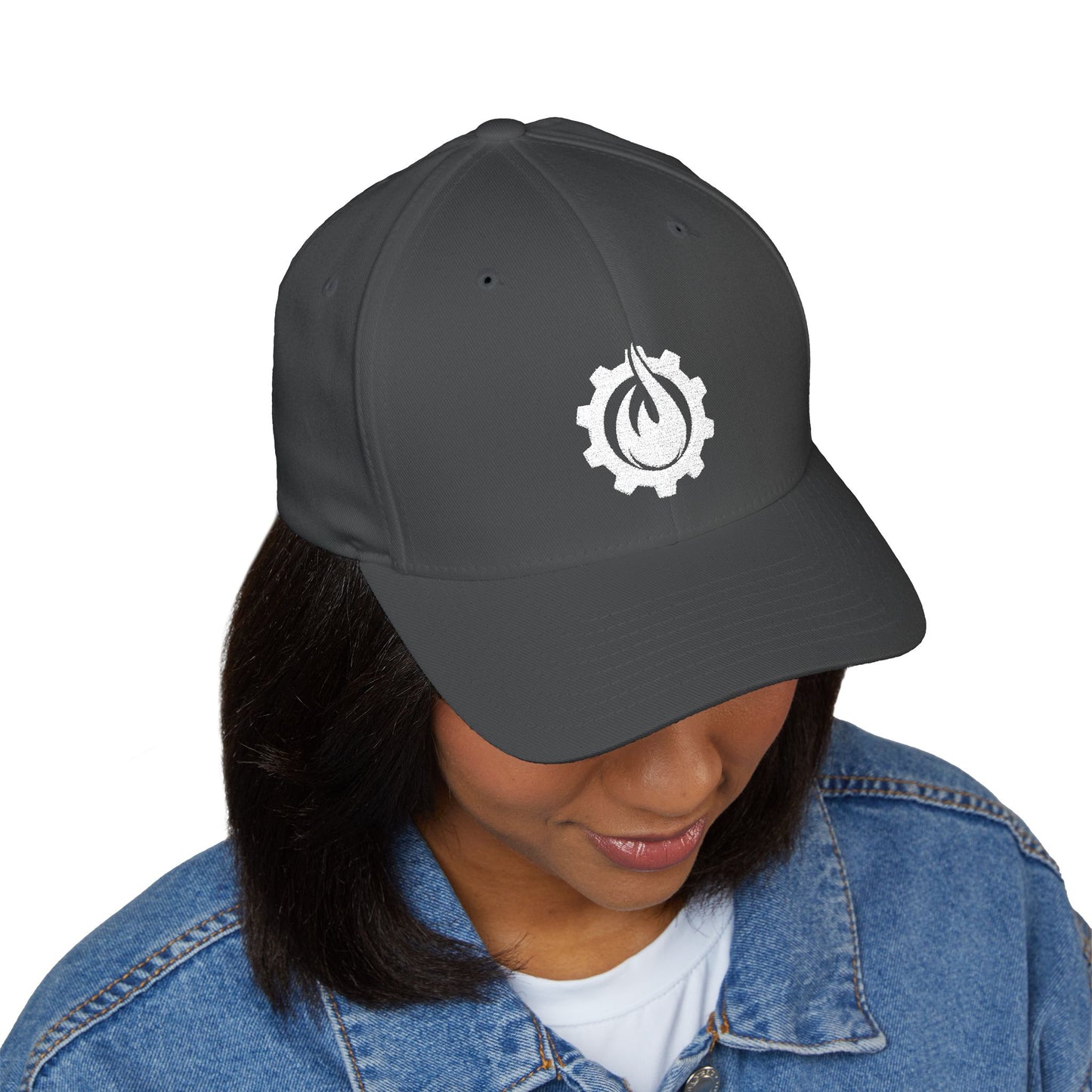 Gorra de béisbol bordada FlexFit blanca con llamas y equipo de Fireball Gear