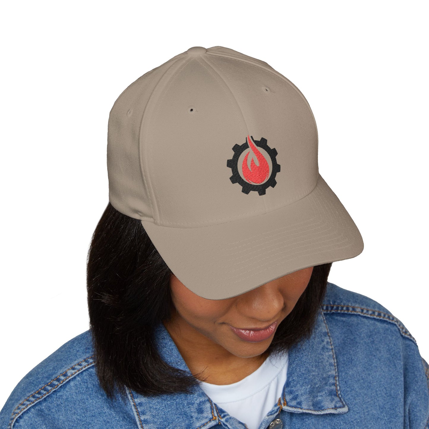 Fireball Gear – Flame &amp; Gear – Schwarz &amp; Rot – FlexFit-Baseballkappe mit Stickerei